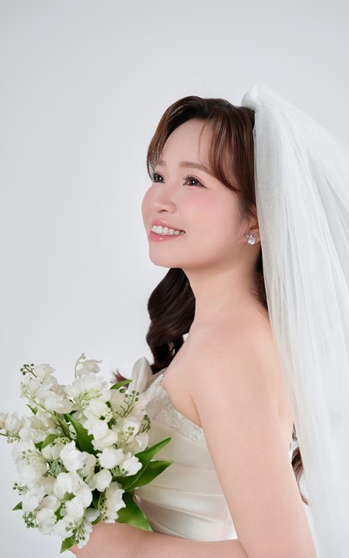 HLE06903